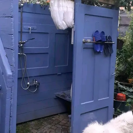 Çiftlik konaklama Kuschliger Schaeferwagen Auf Wiese Autark