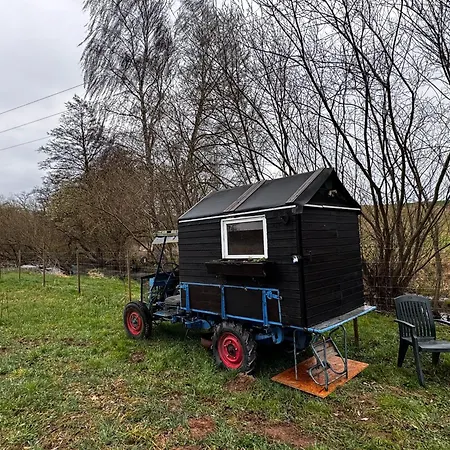 Kuschliger Schaeferwagen Auf Wiese Autark Farm stay Hausbreitenbach