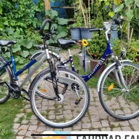 Kuschliger Schaeferwagen Auf Wiese Autark 农家乐 *