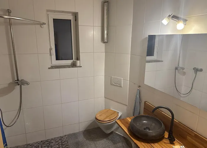 Kuschliger Schaeferwagen Auf Wiese Autark 农家乐 *